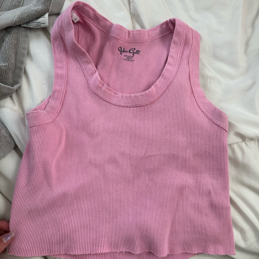 pink tank top